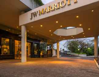 Lobi 2 JW Marriott Hotel Surabaya