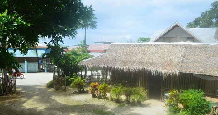 Bên ngoài Picardal Lodge