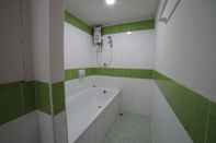 ห้องน้ำภายในห้อง Don Muang Airport Hostel