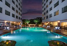 Swimming Pool 3 The Twin Towers Hotel