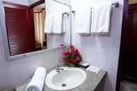 Toilet Kamar Chumphon Palace Hotel