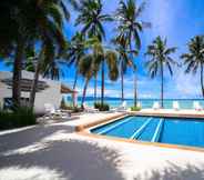 Kolam Renang 4 Lime and Soda Beachfront Resort