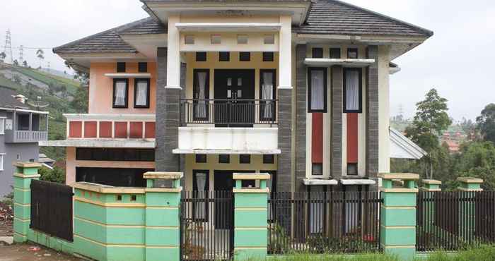 ภายนอกอาคาร Villa Sinar Pusaka Hijau