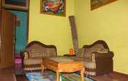 Lobby 2 Rumah Sewa T-Imas Darajat