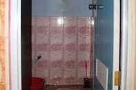 In-room Bathroom Rumah Sewa T-Imas Darajat