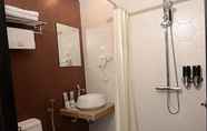 Toilet Kamar 5 Golden Roof Hotel Seri Iskandar