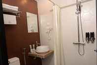 In-room Bathroom Golden Roof Hotel Seri Iskandar