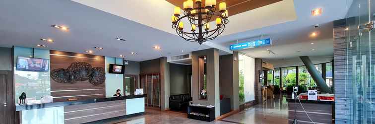 Lobi Grand Garden Hotel & Residence