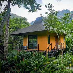 Anurak Community Lodge 1, โรงแรม & ที่พัก เขาสก