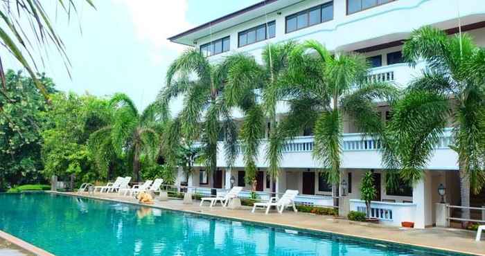 Kolam Renang Bay Beach Resort