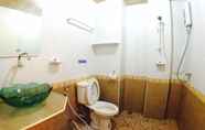 Toilet Kamar 5 Banchang Apartment and Hotel