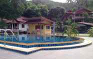 Kolam Renang 4 J.B. Hut Bungalows