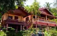 Lobby 5 J.B. Hut Bungalows