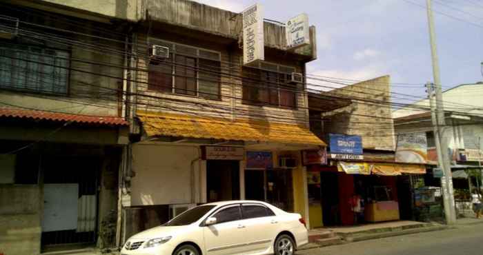 Bên ngoài Double RR Lodging House