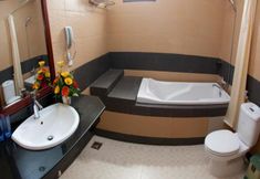 Phòng tắm bên trong 6 Ocean Star Hotel