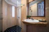 In-room Bathroom Aontel Grand Hotel