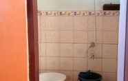 Toilet Kamar 6 Shanylle Lodging House 1