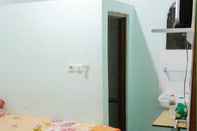 Bedroom Low-cost Room near MERR managed by Grace Setia