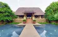 Kolam Renang 6 Sun Spa Bungalow & Villa