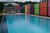 Kolam Renang Camp Holiday Resort and Recreation Area