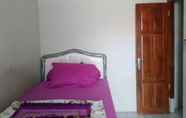 ห้องนอน 4 Simple Room Syariah near UMS at Wisma Brilian 1