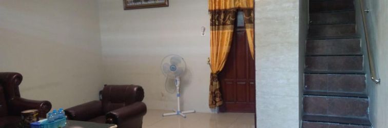 Lobby Simple Room Syariah near UMS at Wisma Brilian 1