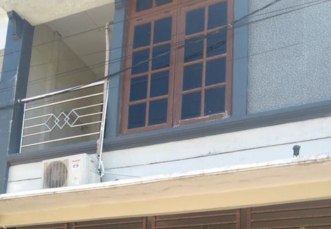 Exterior Simple Room Syariah near UMS at Wisma Brilian 1