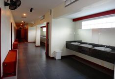 ห้องน้ำภายในห้อง 7 Phangan Pearl Hostel