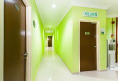 Lobi 4 OYO 443 Crystal City Hotel