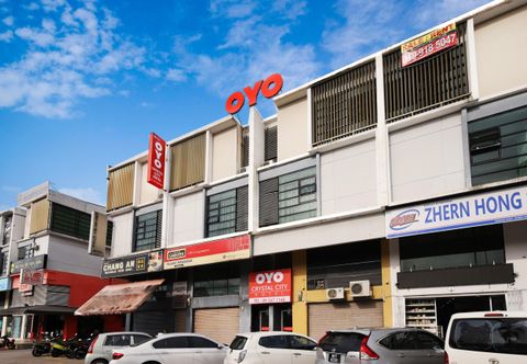 Luar Bangunan OYO 443 Crystal City Hotel