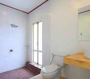 In-room Bathroom 5 Ohana Resort and Restaurant