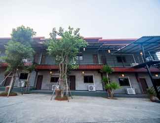 Luar Bangunan 2 First Residence