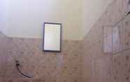In-room Bathroom 6 Cemara Homestay