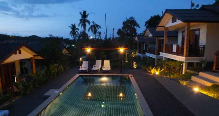 Kolam Renang Kamon Villa