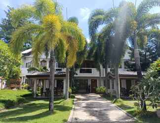 Bangunan 2 Baywalk Garden Pension House and Restaurant