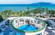 Swimming Pool 2 Sunrise Nha Trang Beach Hotel & Spa