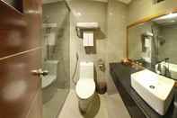 Phòng tắm bên trong Golden Sun Hotel Danang