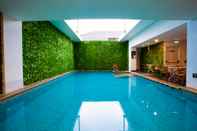 Swimming Pool Maestro Hotel Kota Baru