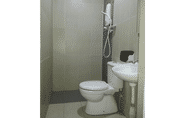 Toilet Kamar 6 Leaf Guest House