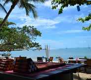 Nearby View and Attractions 7 Think & Retro Cafe Lipa Noi