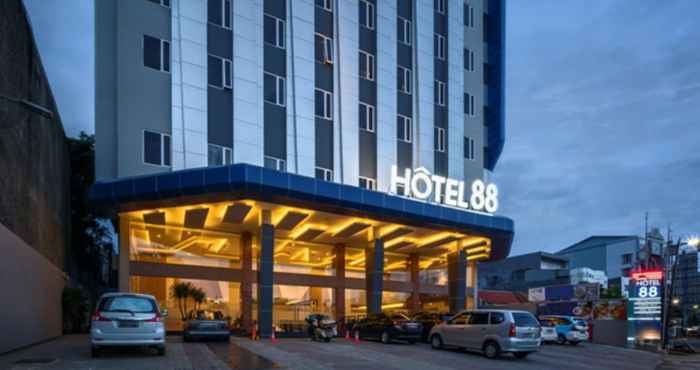 Bangunan Hotel 88 ITC Fatmawati Panglima Polim By WH