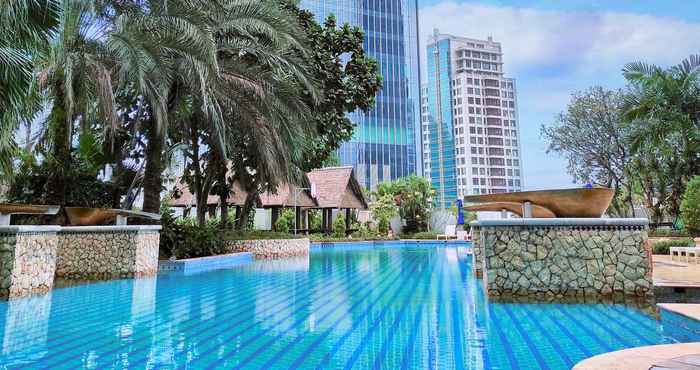 Kolam Renang The Ritz-Carlton Jakarta, Mega Kuningan