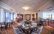 บาร์ คาเฟ่ และเลานจ์ 5 The Ritz-Carlton Jakarta, Mega Kuningan