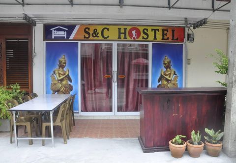 Exterior S & C Hostel