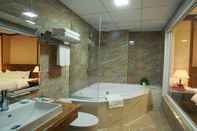 Phòng tắm bên trong Westlake Home Hotel and Spa