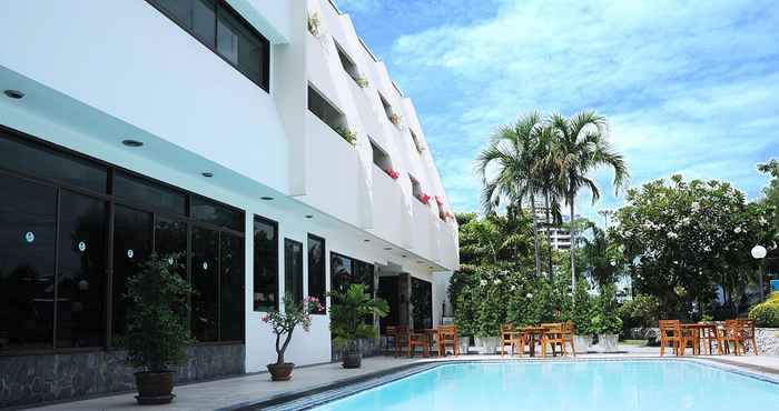 Swimming Pool Bangsaen Villa Hotel