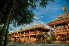 外部的 Hoa Binh Hotel