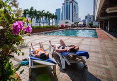 Swimming Pool 4 Royal Benja Hotel