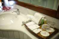 In-room Bathroom Sunny 1 Hotel