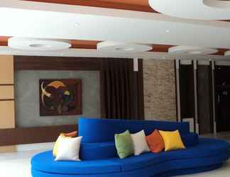 Lobi 2 Iyara Beach Hotel & Plaza